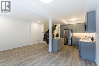 47 Beasley Grove in Hamilton, ON - Building Photo - Building Photo