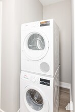 3937 N Janssen Ave, Unit 3W in Chicago, IL - Building Photo - Building Photo