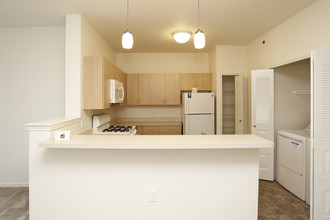 Tracy Creek Apartment Homes in Perrysburg, OH - Building Photo - Interior Photo