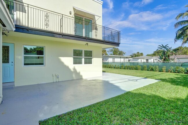 1000 SW 28th St, Unit B in Fort Lauderdale, FL - Building Photo - Building Photo