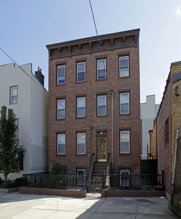 14 Coles St in Jersey City, NJ - Building Photo