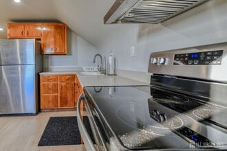 737 Roseland Pl in North Brunswick, NJ - Foto de edificio - Building Photo