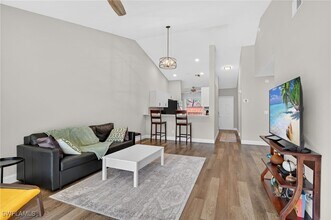 209 Robin Hood Cir in Naples, FL - Building Photo - Building Photo