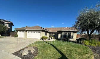 540 W Birch Ct in Hanford, CA - Building Photo