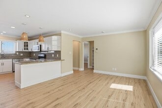 400 La Casa Ave in San Mateo, CA - Building Photo - Building Photo