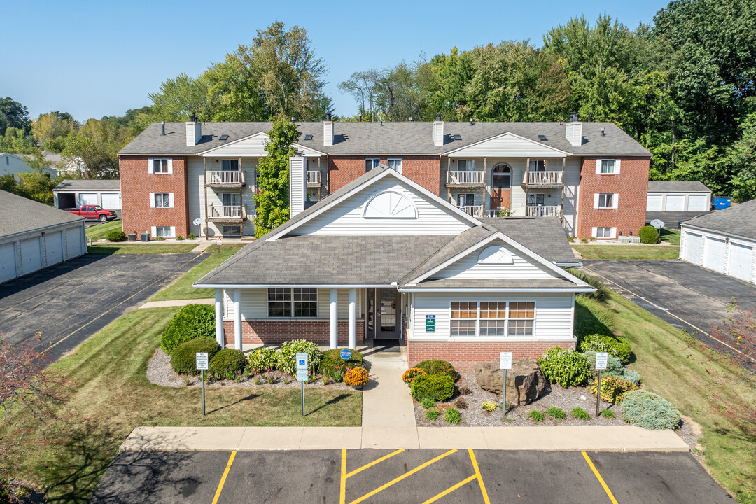 Grandeur Apartments in Massillon, OH - Building Photo