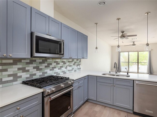 property at 908 Nueces St