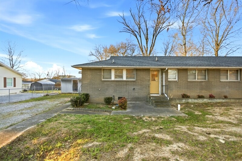 135 Marshall Cir in Oak Ridge, TN - Building Photo