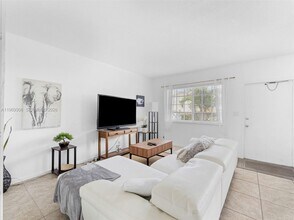 3220 NE 10th St in Pompano Beach, FL - Building Photo - Building Photo