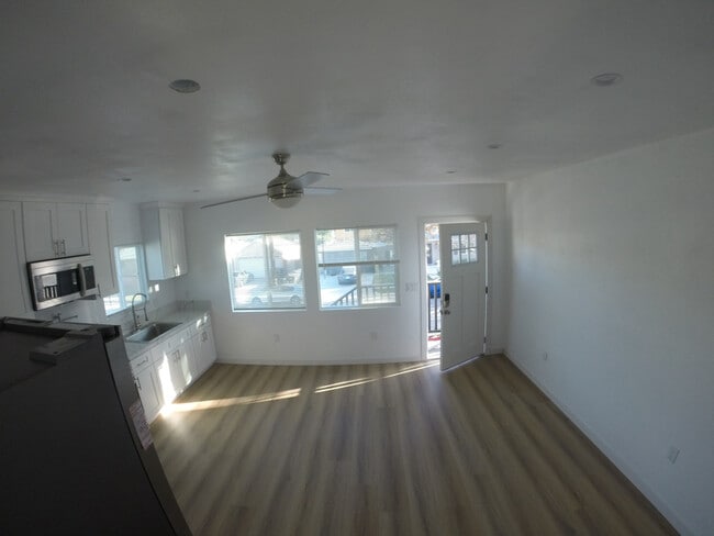 6002 Hazelbrook Ave in Lakewood, CA - Building Photo - Building Photo