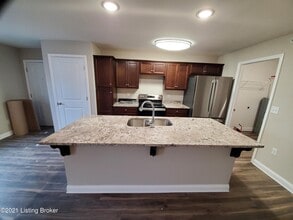 3502 College Dr in Jeffersontown, KY - Foto de edificio - Building Photo