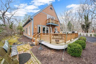 1745 Bayview Ave in Southold, NY - Building Photo