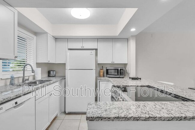 1670 Laurel St in Sarasota, FL - Building Photo - Building Photo