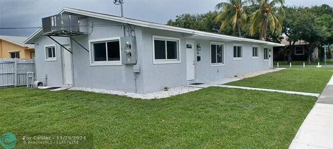 604 SE 2nd Ave in Dania Beach, FL - Foto de edificio - Building Photo