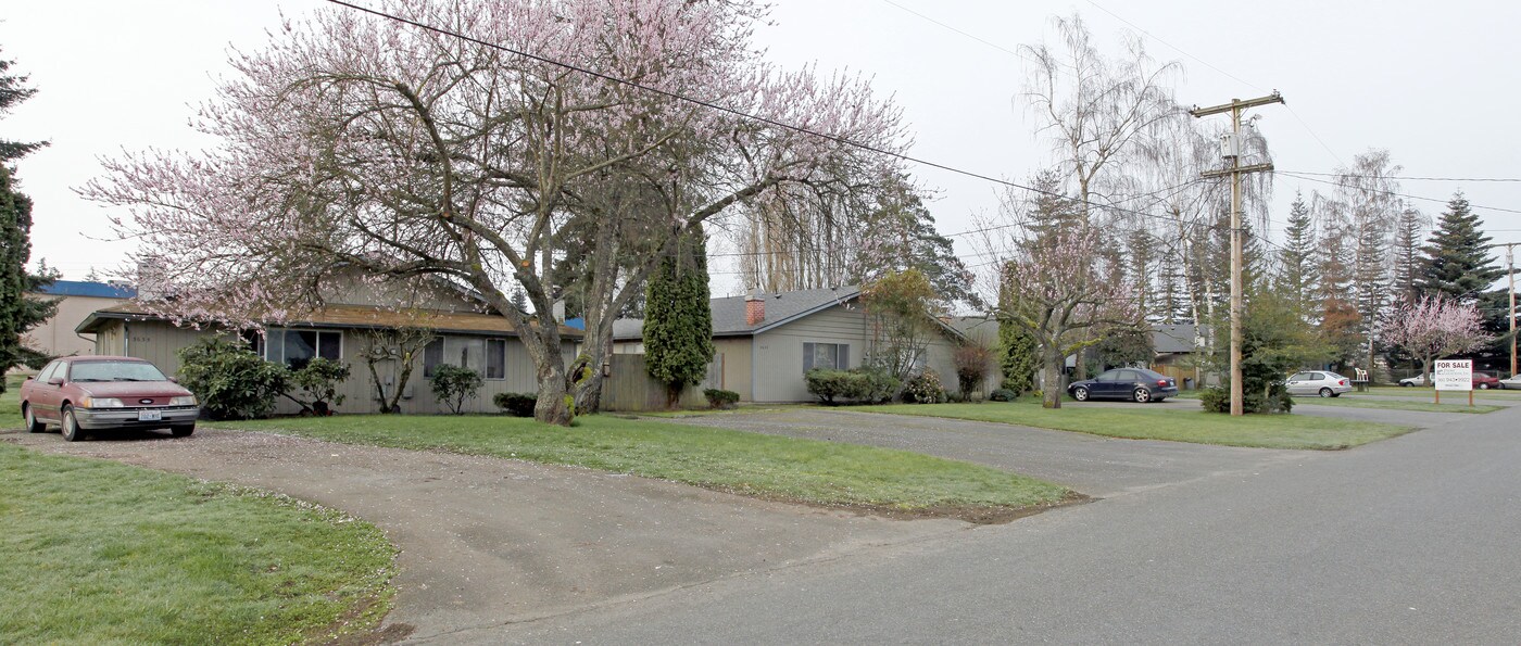 3633 Plummer St in Olympia, WA - Foto de edificio