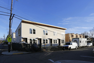 Axis PDX in Portland, OR - Building Photo - Building Photo