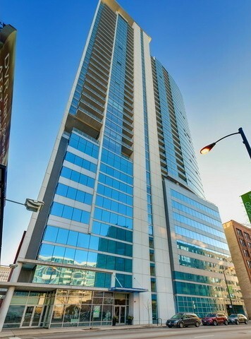 303 W Ohio St, Unit 3003 in Chicago, IL - Building Photo