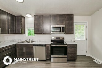 5821 Whisper Wood Rd in Knoxville, TN - Foto de edificio - Building Photo