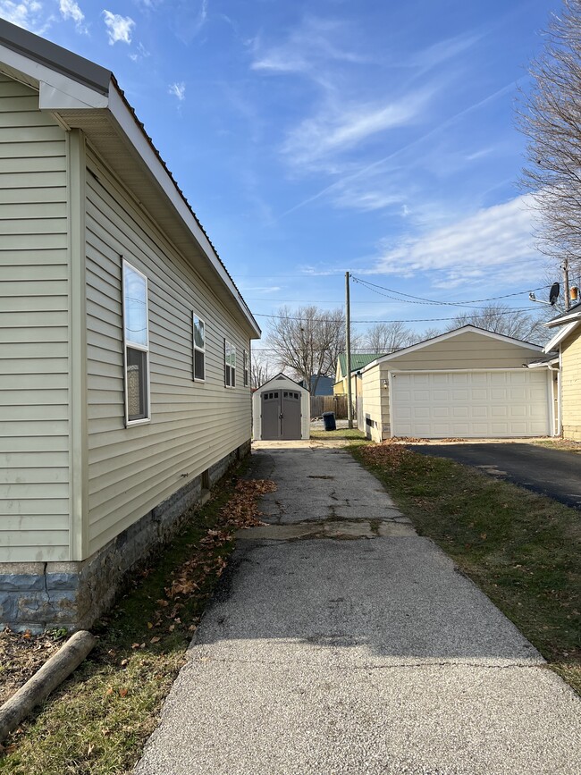 1800 S Jackson St in Frankfort, IN - Foto de edificio - Building Photo