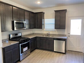 25560 Northpark Palm Dr in Porter, TX - Foto de edificio - Building Photo