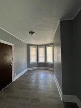 56 Rose Ave, Unit 4 first floor in Jersey City, NJ - Building Photo - Building Photo