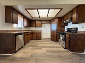 13860 Navarro Dr in Victorville, CA - Building Photo - Building Photo