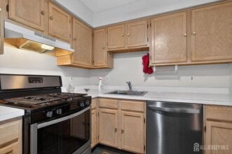 726 Waterford Dr in Edison, NJ - Building Photo - Building Photo