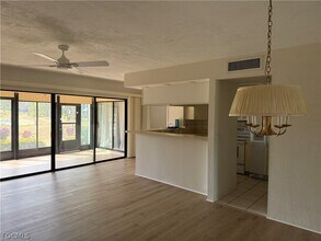 5870 Trailwinds Dr in Ft. Myers, FL - Building Photo - Building Photo