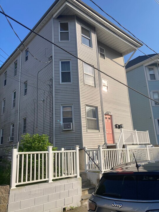 16 Woodlawn St in New Bedford, MA - Foto de edificio