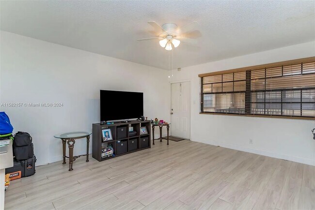 2646 Riverside Dr in Coral Springs, FL - Building Photo - Building Photo