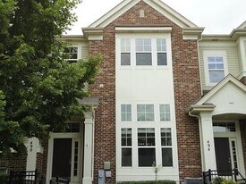 490 Grosvenor Ln in Aurora, IL - Building Photo