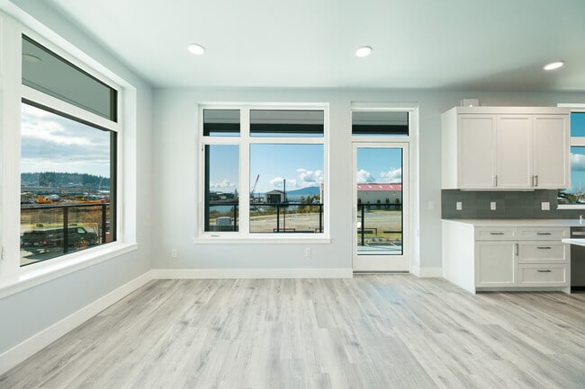 40 Bellwether Way in Bellingham, WA - Building Photo - Building Photo