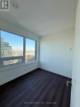 8 Wellesley St W in Toronto, ON - Building Photo - Building Photo