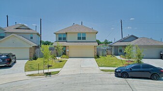 4207 Palmetto Grv Ln in Baytown, TX - Building Photo