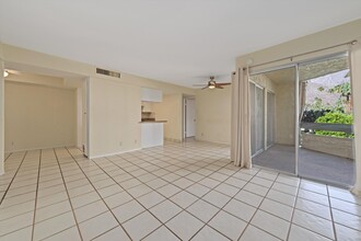 1490 S Camino Real, Unit 208 in Palm Springs, CA - Foto de edificio - Building Photo