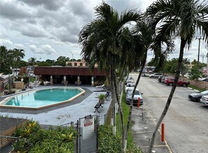 6575 W 4th Ave in Hialeah, FL - Building Photo - Building Photo