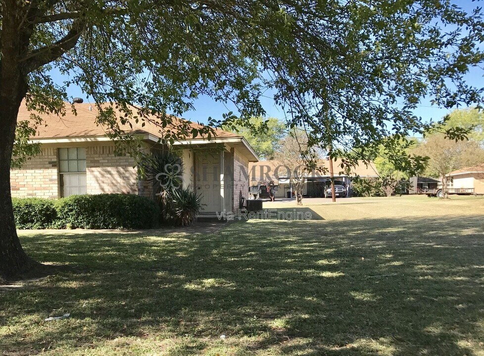 200-202 Kettler Dr in Robinson, TX - Building Photo