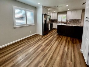 9573 N Meridian Ave in Fresno, CA - Building Photo - Building Photo