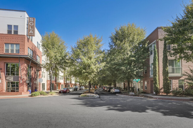 Sola Station in Columbia, SC - Foto de edificio - Building Photo