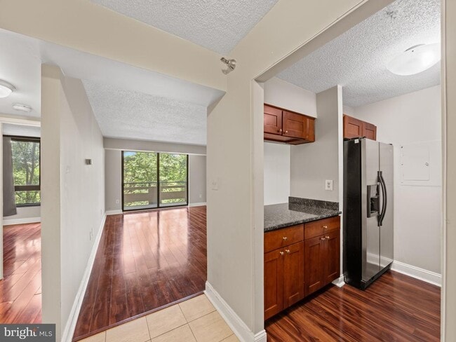 1808 Old Meadow Rd in McLean, VA - Building Photo - Building Photo