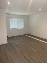 2403 Elizondo Ave in Simi Valley, CA - Foto de edificio - Building Photo