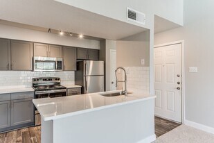 600 El Dorado Blvd in Webster, TX - Building Photo