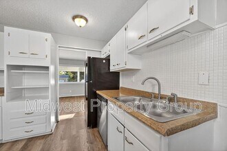 813 Lynn Haven Ln in Hazelwood, MO - Building Photo - Building Photo