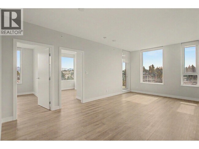 567 Emerson St in Coquitlam, BC - Building Photo - Building Photo