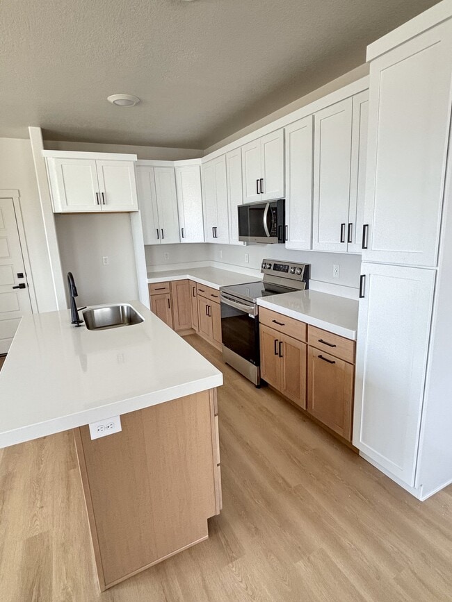 6152 S 4640 W in Kearns, UT - Building Photo - Building Photo