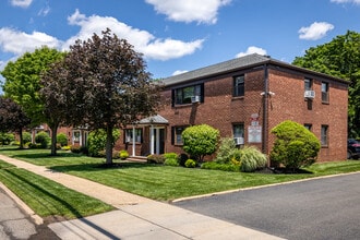 Hillside Apartments in Edison, NJ - Foto de edificio - Building Photo