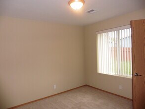 667 NE Denver St in Roseburg, OR - Building Photo - Building Photo