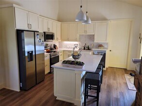 1248 Lakeshore Dr in Spicewood, TX - Building Photo - Building Photo