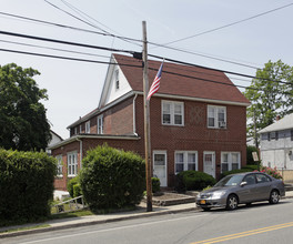 115-119 Glen Head Rd in Glen Head, NY - Building Photo - Building Photo