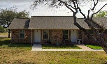 711 N Sigrid Ave in Hebbronville, TX - Building Photo - Building Photo